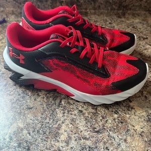 Boys under Armour shoes size 3
